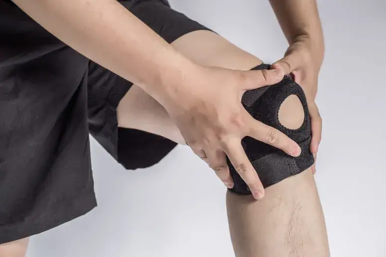 КТ коленного сустава: как проходит процедура и в чем отличие от МРТ